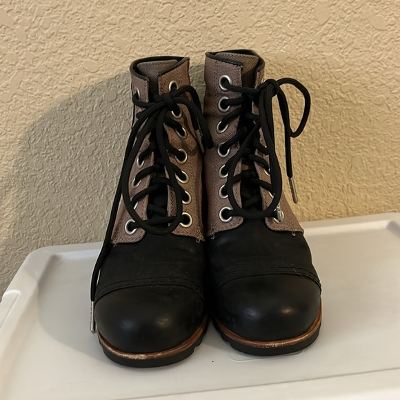 Sorel Black and Tan Lace Up Boots with Wedge Heel - Picture 4 of 6